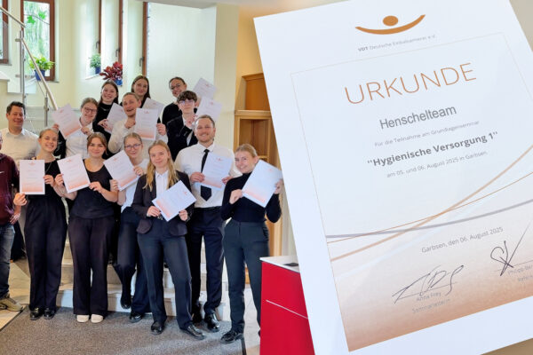 Teilnehmende unseres Teams beim zweitägigen Seminar zur Versorgung und Thanatopraxie, geleitet von Thanatopraktiker Phillip Berger in unseren Räumlichkeiten.